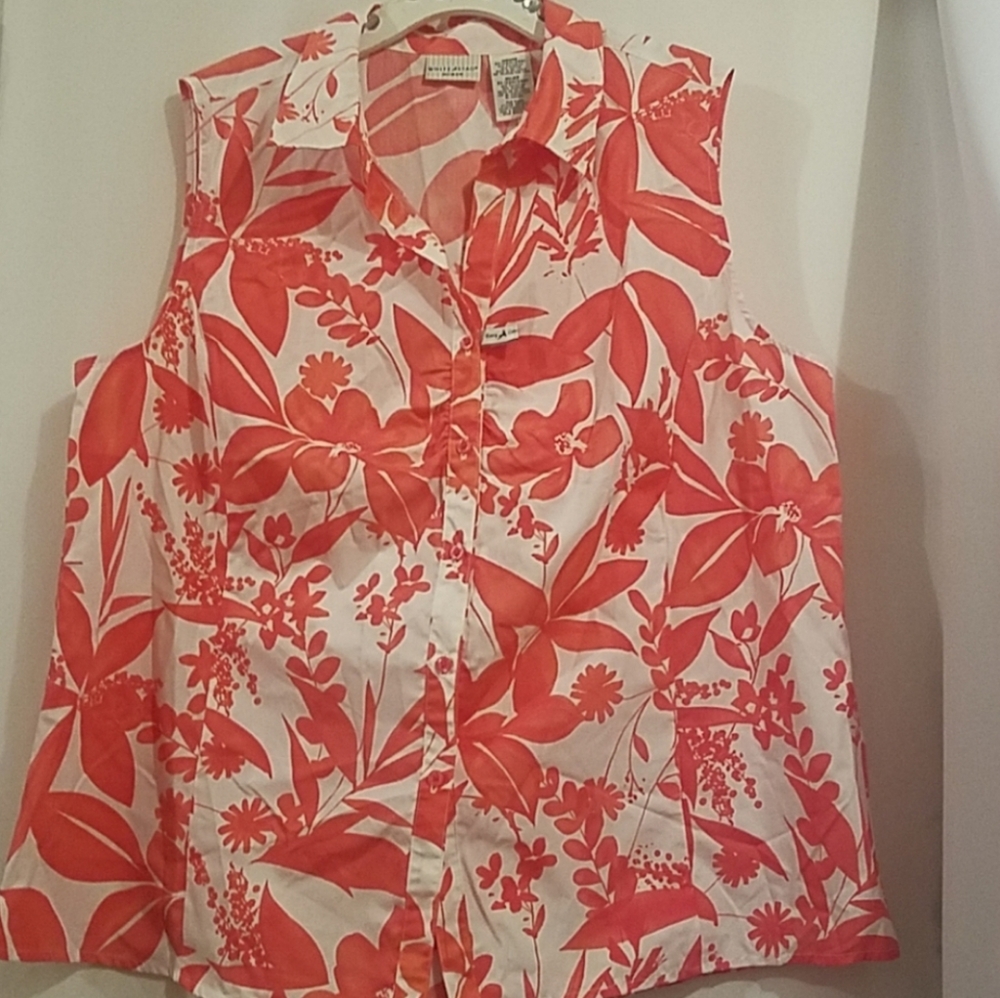 PLUS SIZE SLEEVELESS FLORAL POPLIN SHIRT
